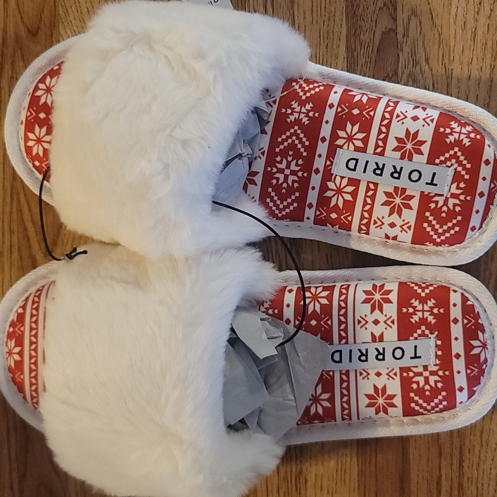 TORRID FAIR ISLE FUR BAND SLIPPERS: RED/WHITE: NWT: SZ 6.5WW